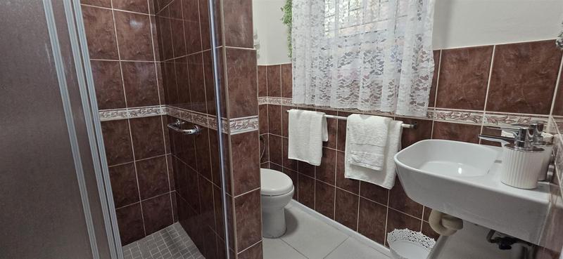 6 Bedroom Property for Sale in Reebok Western Cape